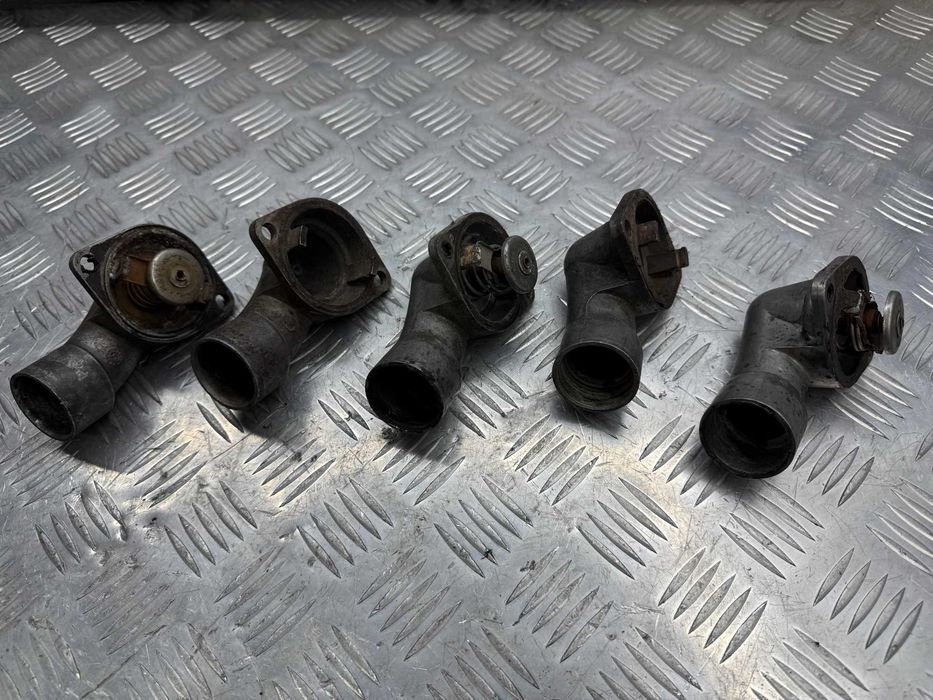 Корпус термостата Патрубок  Opel Omega Vectra 2.5-3.2 93-  90410897