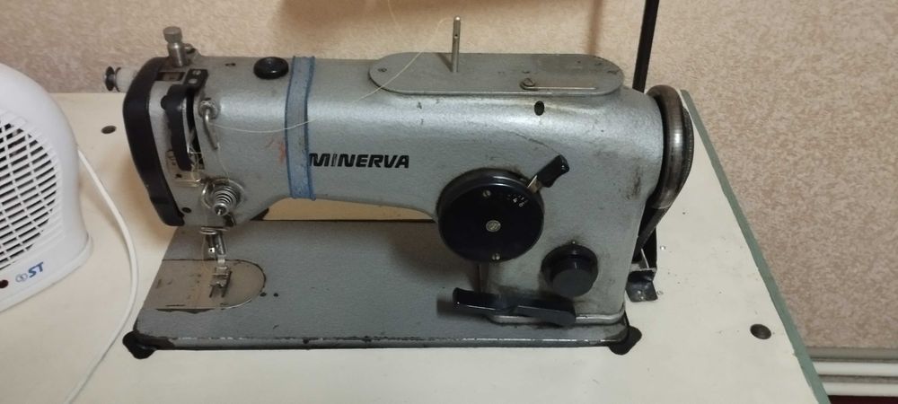 СРОЧНО Швейний оверлок Minerva