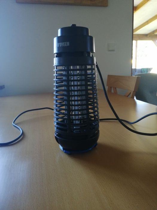 Lampka na muchy i komary