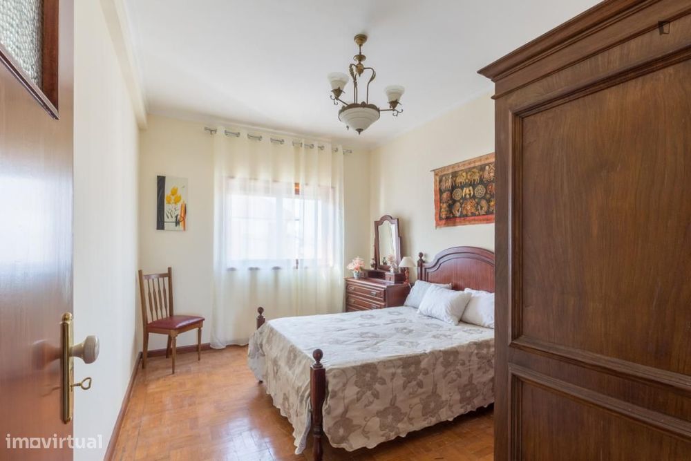 Quarto - localizado em Valongo Porto