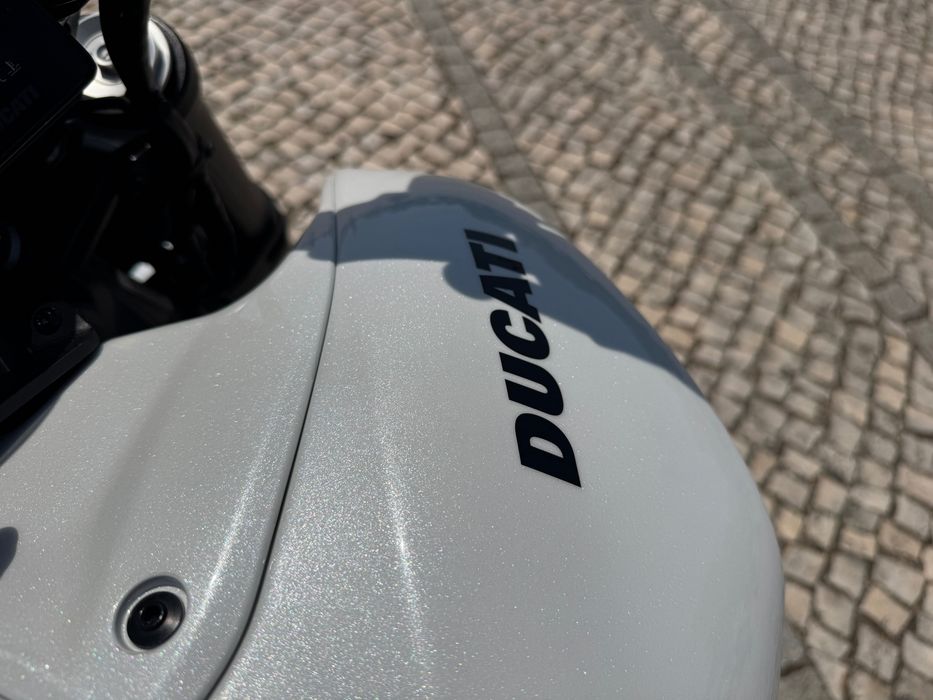 Ducati Xdiavel V4 (cor exclusivo)