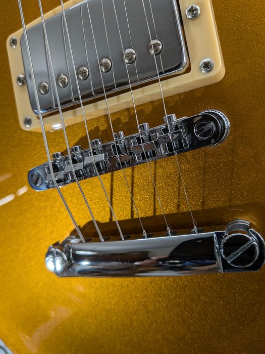 Guitarra Elétrica - Ajustes • Reparações • Mods • Eletrónica

A tua gu