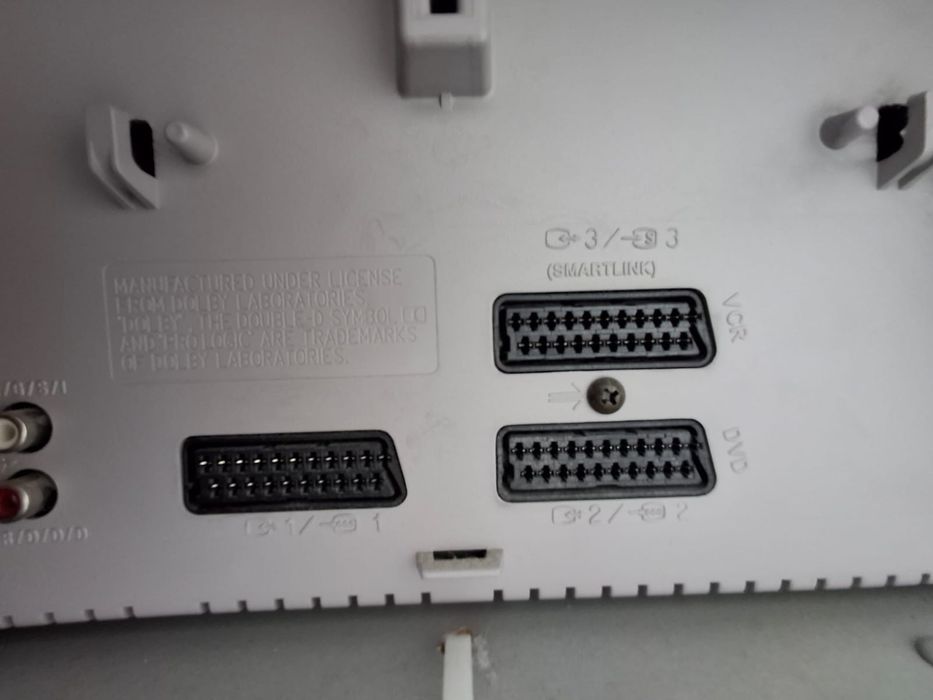 Televisão 26 polegadas  Sony KV-28LS65E com móvel