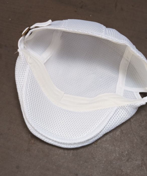 Boné branco em polyester