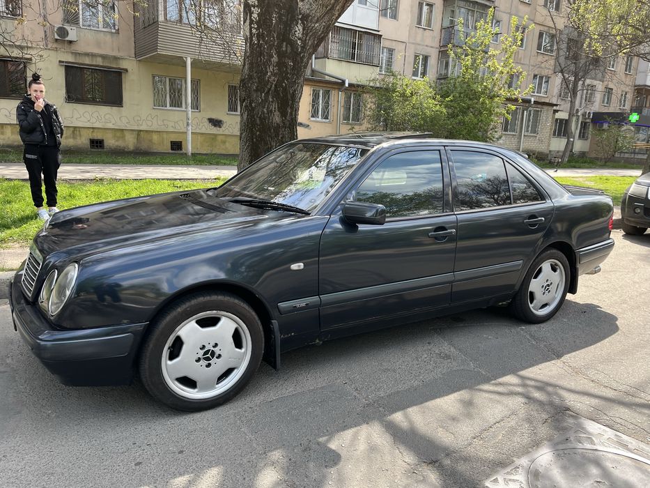 Мерседес w 210очкарик