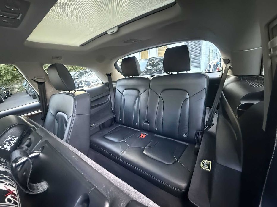 Audi Q7      2015