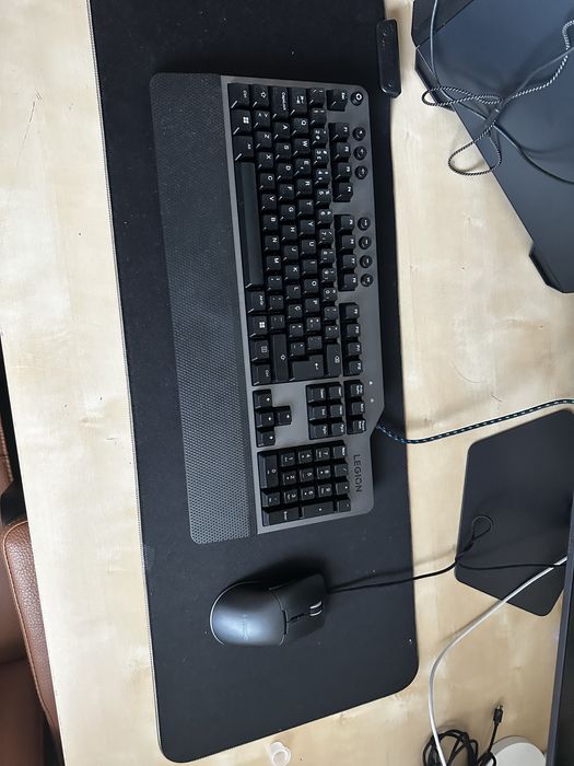 Desktop+ Monitor+teclado+Rato AMD Ryzen 7 5700X 32GB 1TB SSD RX 9060 XT 16GB Windows 11 Home