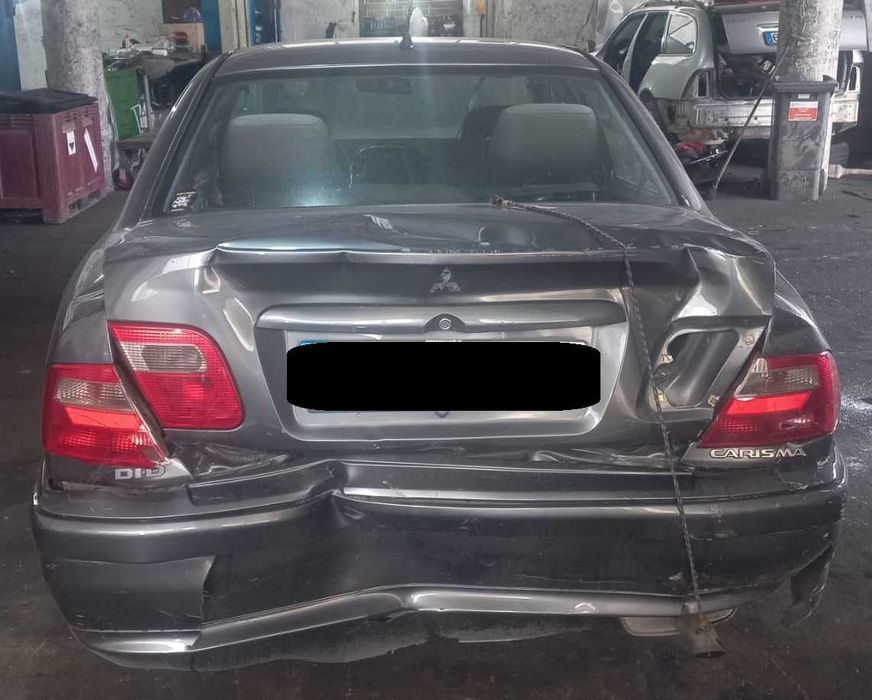 Mitsubishi Carisma para peças