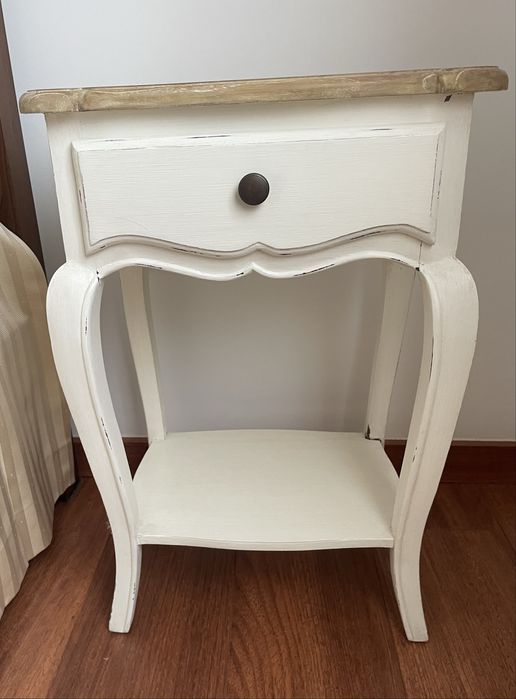 Mesinha de Cabeceira Branca e Bege