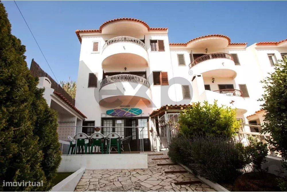 Moradia de 3 pisos com vista mar na Ericeira com Licença de AL