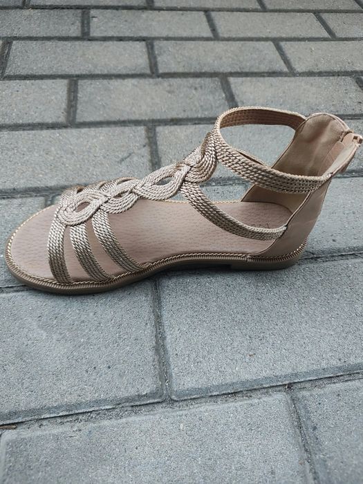 Złote sandały jak nowe
