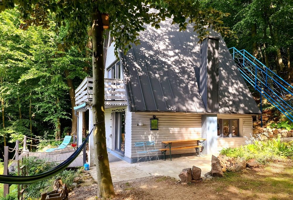 domek w lesie na Kaszubach z widokiem na jezioro wynajmę