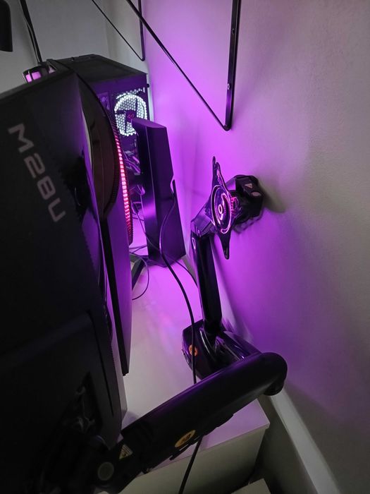 Sprzedaję sprzęt do streamowania.