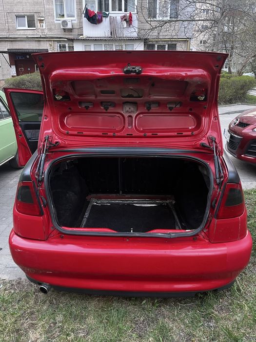 SEAT Cordoba 1.6 (1994)ОПИС