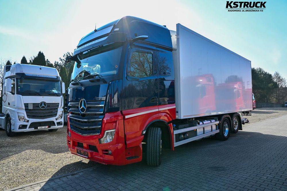Mercedes-Benz Actros Chłodnia  2553 GigaSpace Krone Carrier Winda Bogata wersja