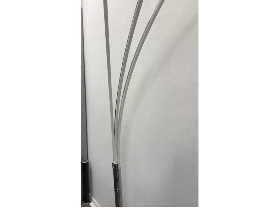 lampa podłogowa LEUCHTEN DIREKT chromowana