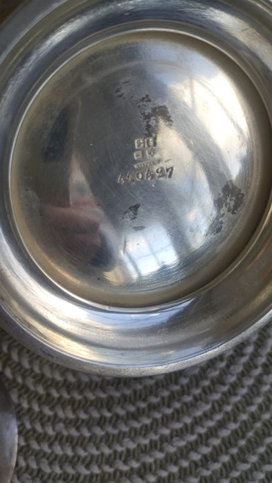 Jarra muito antiga, com tampa. Aproximadamente 15cm de altura. €10