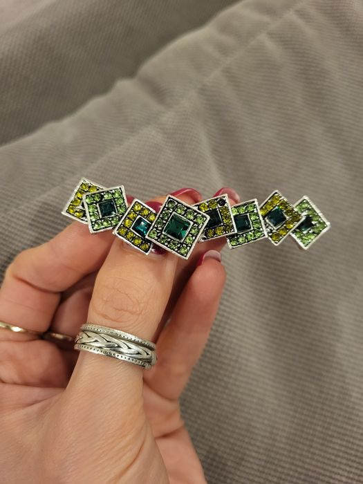 Nowa broszka ozdobna