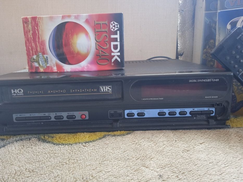 Видео магнитофон roadstar VCR-762.