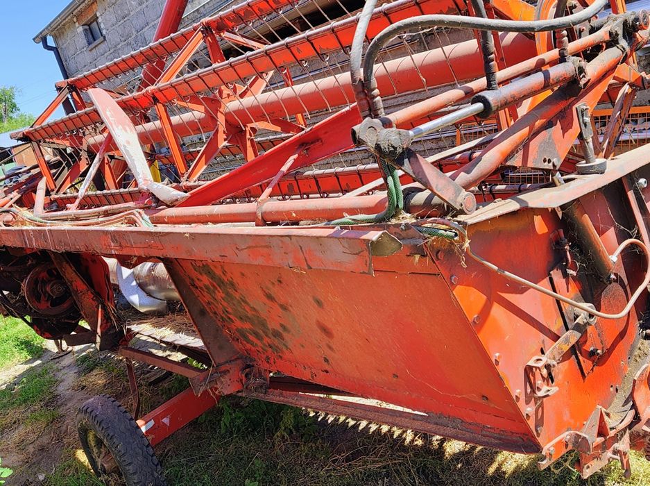 Kombajn zbożowy Bizon Z056
