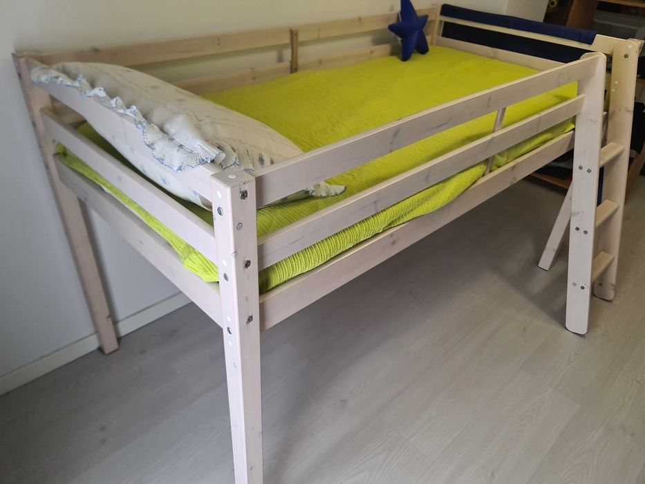 Cama alta + Colchão para criança