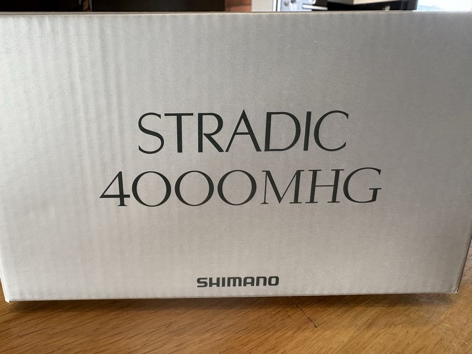 Kołowrotek Shimano STRADIC FM 4000M MHG (5,7:1) + plecionka Daiwa gratis