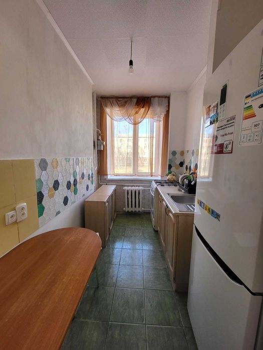 Продам 3-комн квартиру 54м2 по улице Михаила Комарова MV