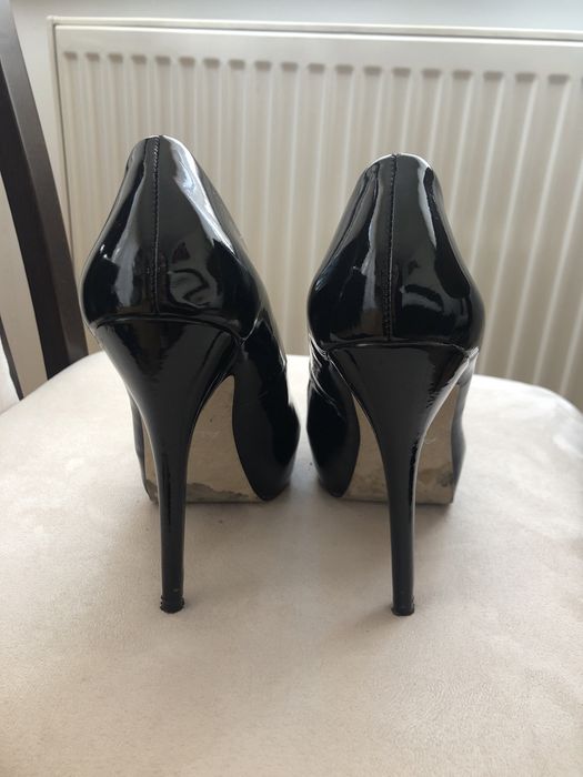 Buty lakierki czarne Aldo.
