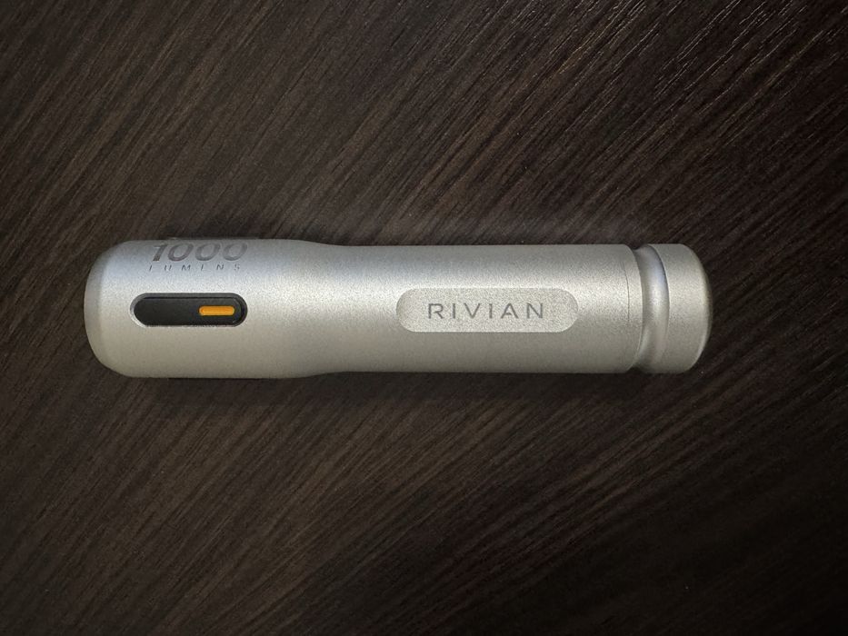 Фонарик RIVIAN , стан нового