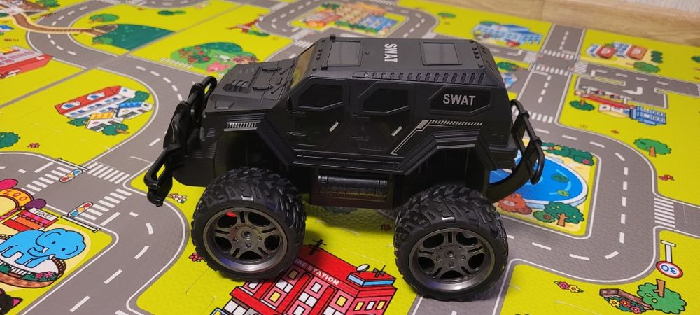 Велика машинка пластмасова