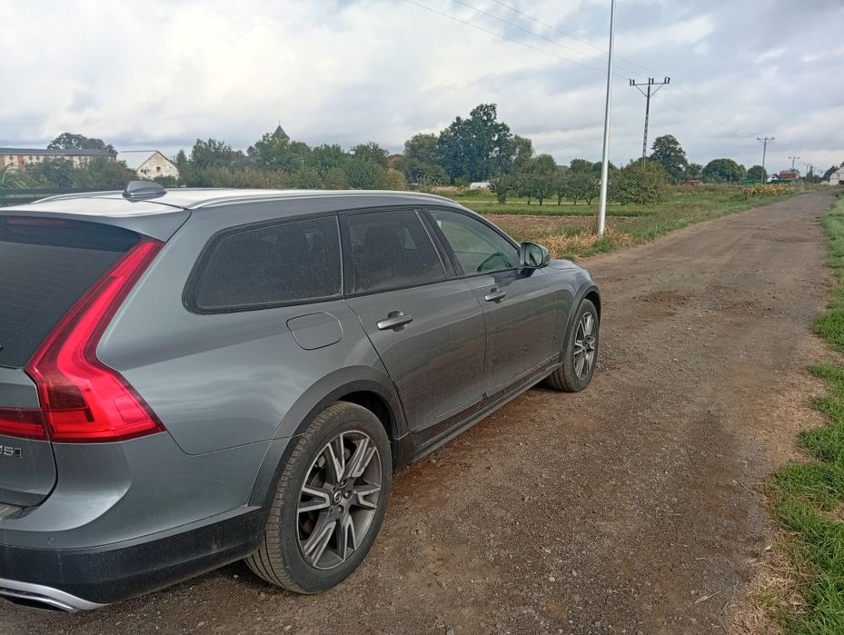 Volvo v90 AWD 4x4 cross country D5