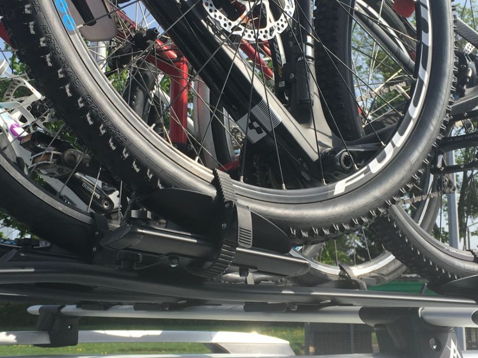 Bagażnik rowerowy na dach Aguri Marathon ramy karbonowe, koło na dachu