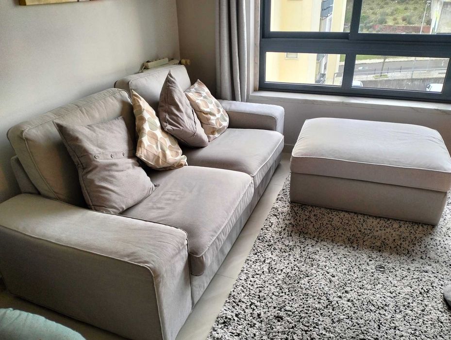 Sofá de três lugares