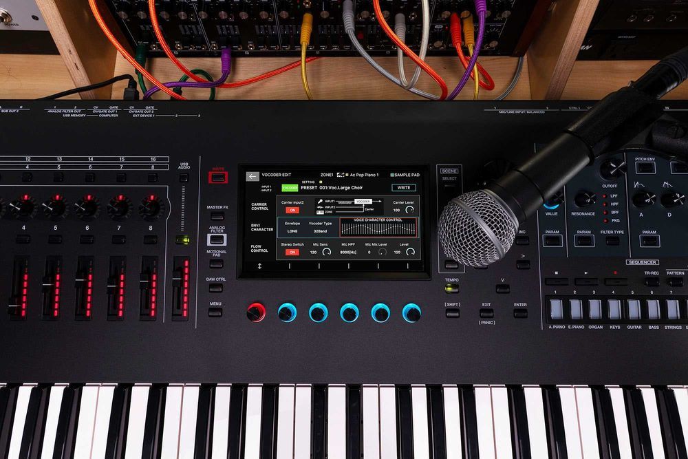 ROLAND FANTOM 8 EX Flagowy syntezator z prostym kreatywnym interfejsem