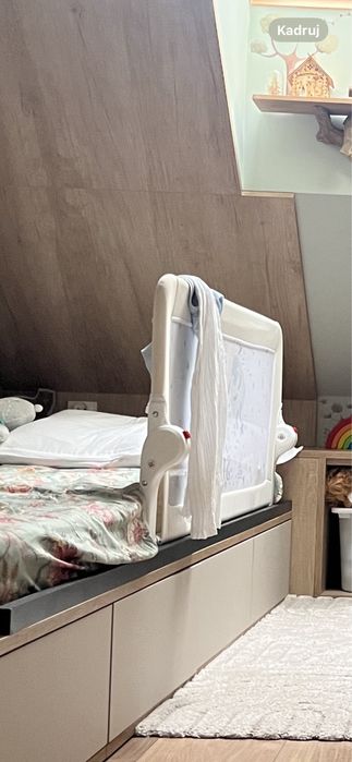 Barierka ochronna zabezpieczająca do łóżka