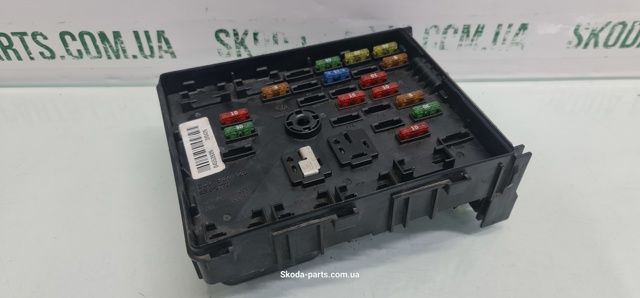 Блок запобіжників Volkswagen Passat B6 3C0937125