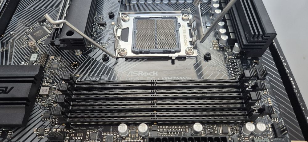 Материнська плата ASRock B650 PG Lightning (sAM5, AMD B650, PCI-Ex16)