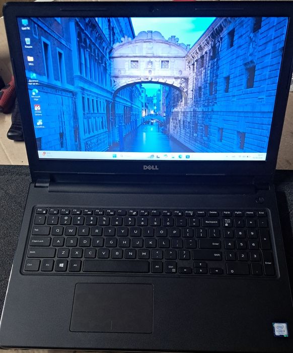 Dell  inspiron 15-3567 i3-7100u, 128GB ssd 8GB RAM touchscreen