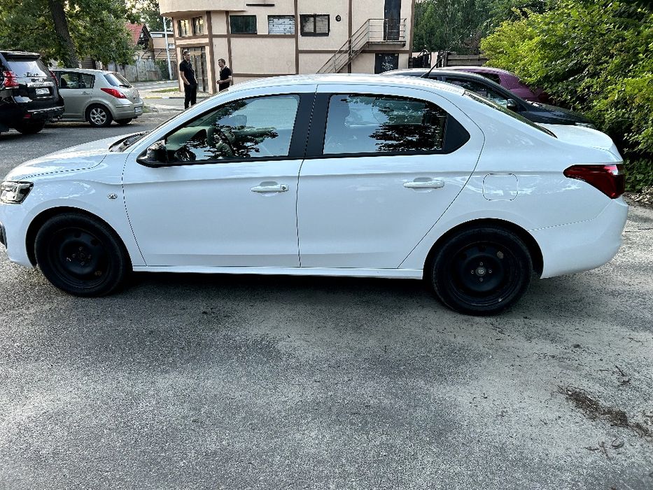 Оренда Citroën C-Elуsee 2023 року 1.6 газ/бензин, механіка