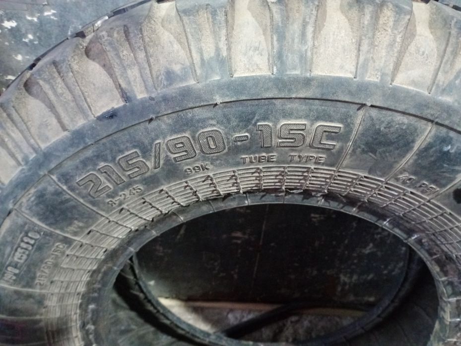 Две шины УАЗ 215/90 -Р-15с