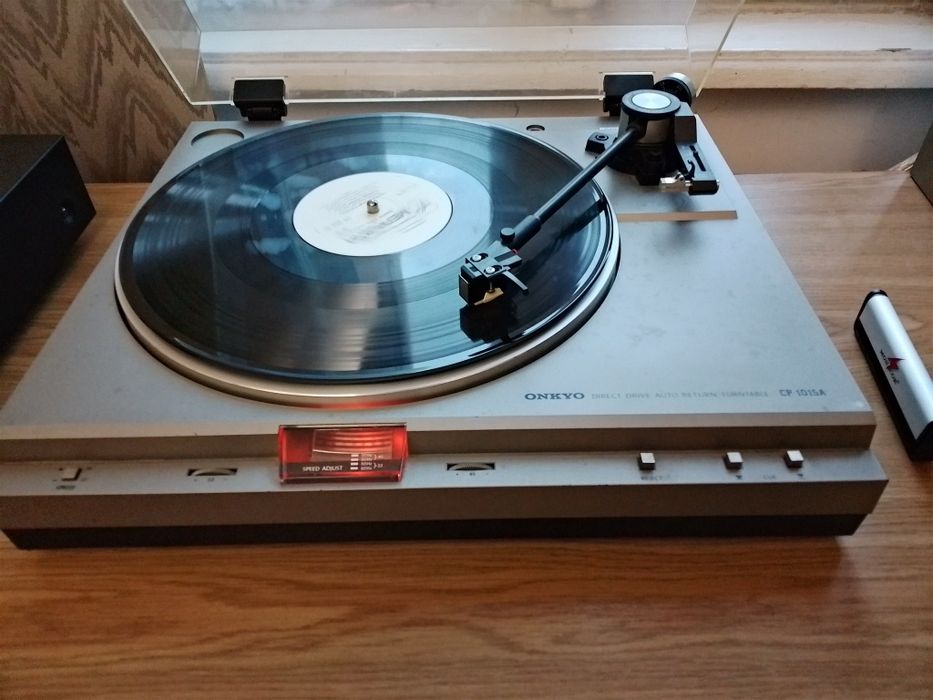 Виниловий програвач Onkyo в ідеалі