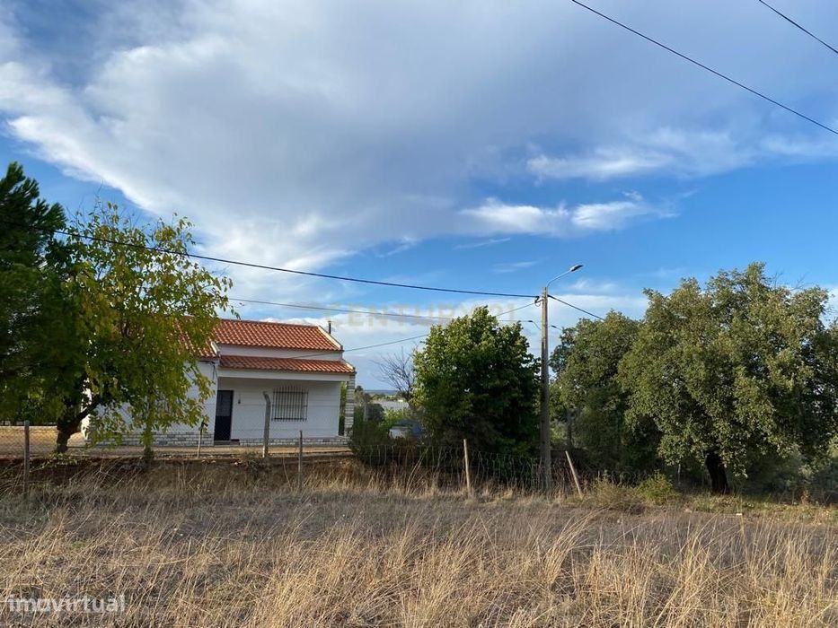 Quinta com 2,6ha, próxima da cidade de Montemor o Novo