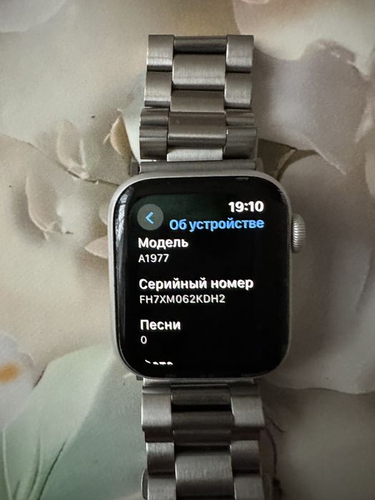 Продам Apple Watch Series 4