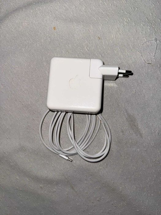 Apple MacBook Air 13&quot; 2020 8Gb de Ram / 256Gb c/ Acessórios