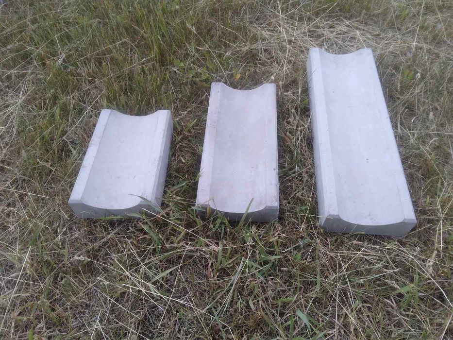Плитка тротуарная бетонная квадрат, водослив, бордюр, следы великана.