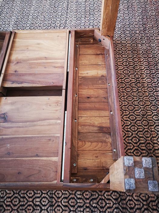 Stolik kawowy, lite drewno.