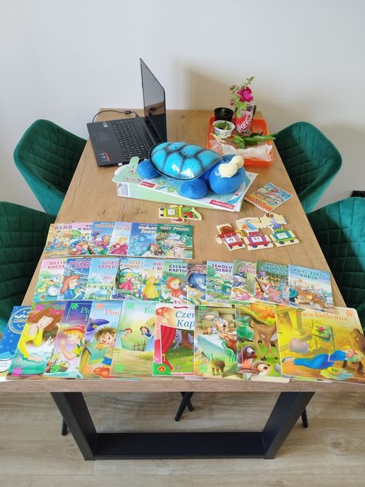 Zabawki,projektor,drewniane klocki