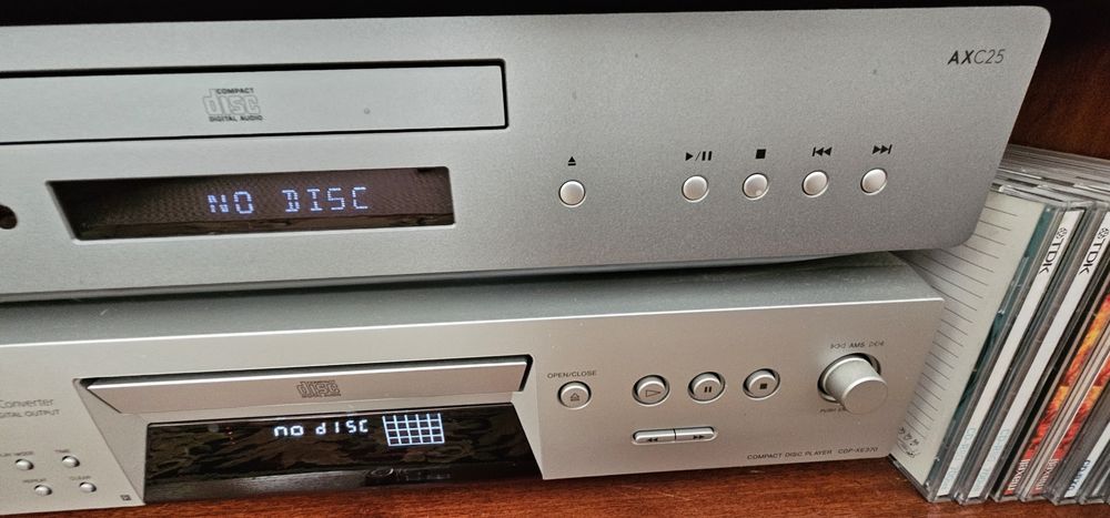 Cambridge AX C25 e Sony CDP-XE 370 Leitores CD como Novos.