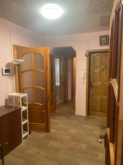 Продам трехкомнатную квартиру трьохкімнатну