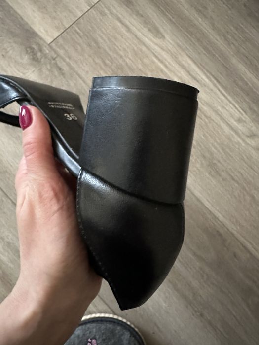 Шкіряні босоніжки 36 р